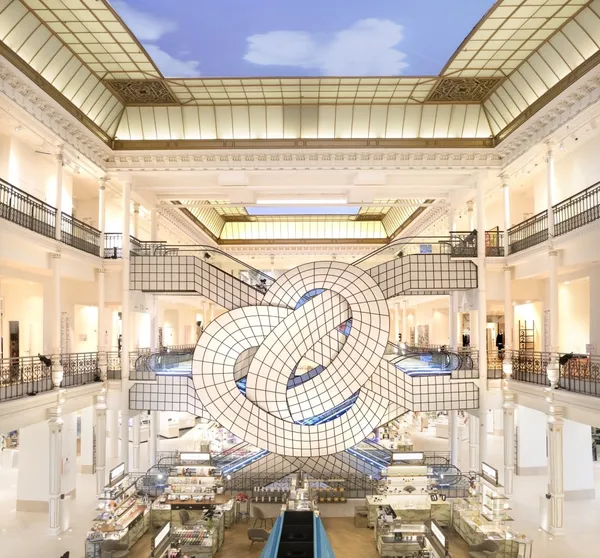 巴黎_Le Bon Marche_在天空下.jpg