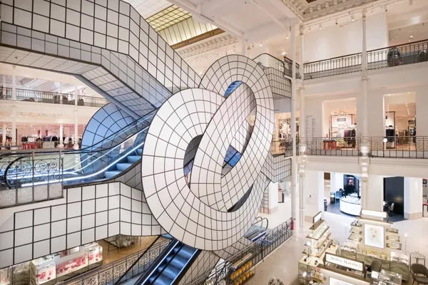 巴黎_Le Bon Marche_在天空下.jpg