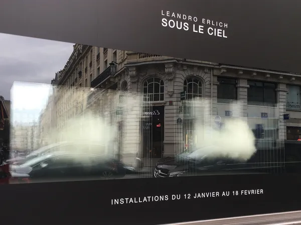 巴黎_Le Bon Marche_在天空下.jpg