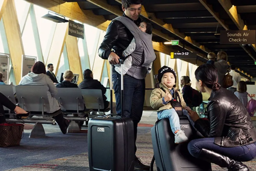 Bagrider 行李箱，搖身變成寶寶 VIP  旅行座位！