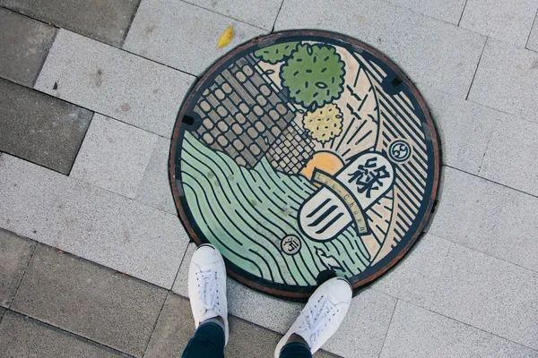 美麗的人孔蓋真的來了！綠川水岸廊道農曆年前即將開放