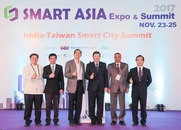 2017年『SMART ASIA』展在印度辦理之論壇講師合影