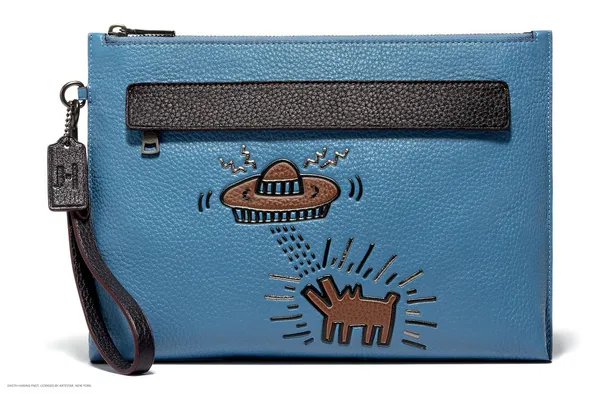 28719 Glovetan Zip Card Case in UFO Dog Sky Blue N