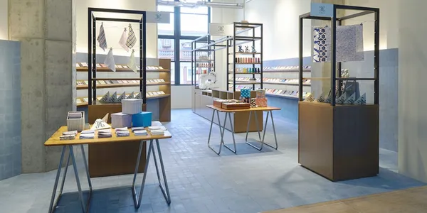 Blue Bottle藍瓶15週年紀念領巾_H Tokyo.jpg