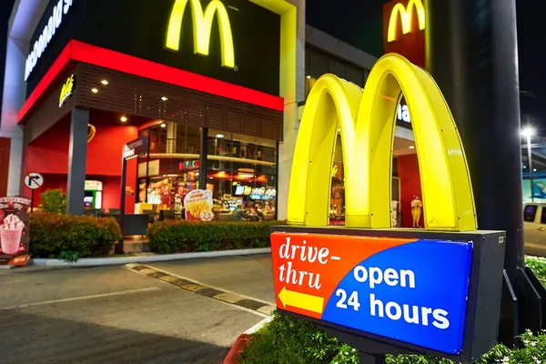 shutterstock_383442469_McDonald's_得來速_僅限編輯使用.jpg