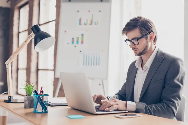 shutterstock_man_work_645810946.jpg