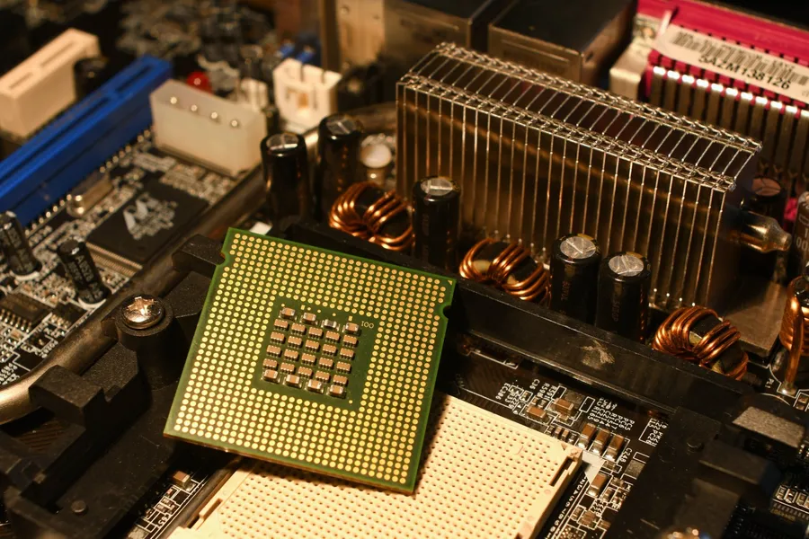 擁台積7奈米助攻！AMD搶吃英特爾CPU市場，這一仗打得如何？