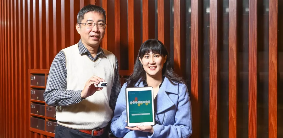 顛覆中醫不科學印象！台灣新創把脈診儀搬到App，讓你在家「把脈」