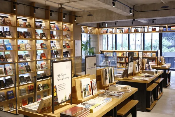 台中蔦屋_TSUTAYA_4書區_8018.JPG
