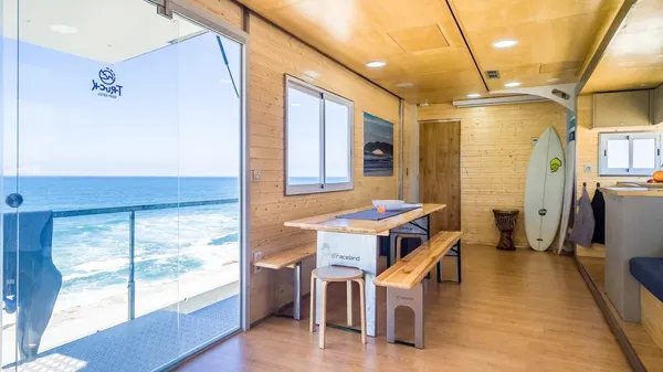 設計旅店開著走_The Trunk Surf Hotel.jpg