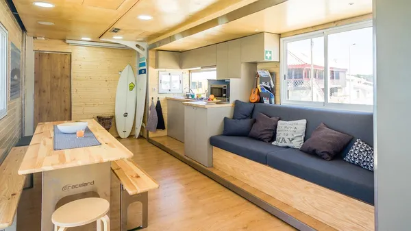 設計旅店開著走_The Trunk Surf Hotel.jpg
