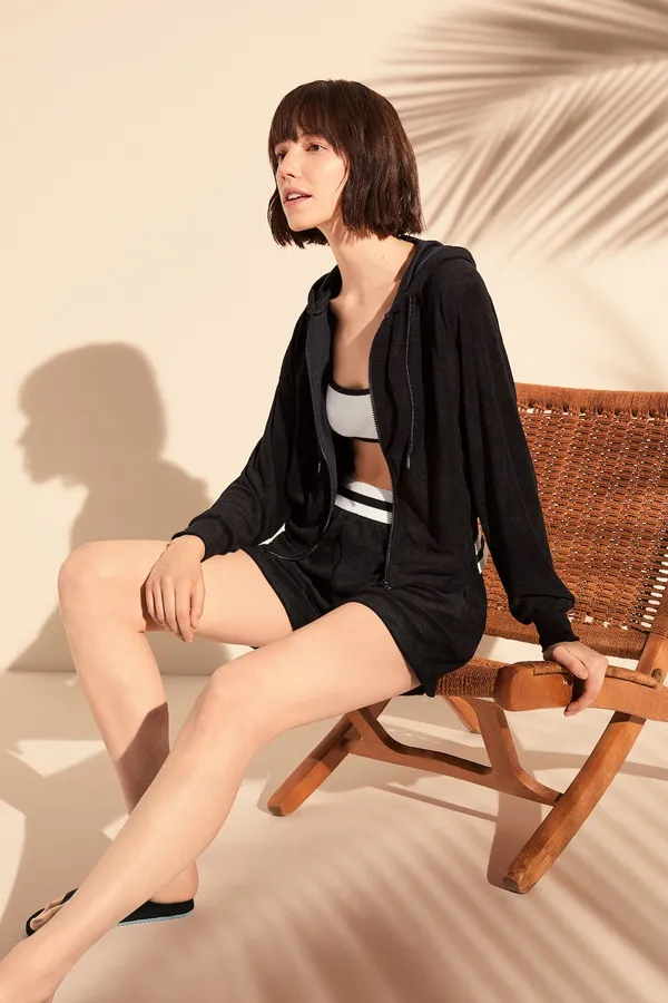 UNIQLO tomas maier and uniqlo度假系列-形象照-2.jpg