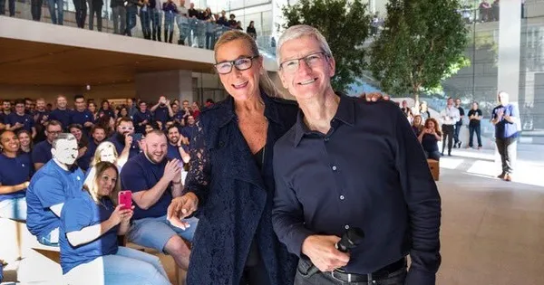 Angela Ahrendts