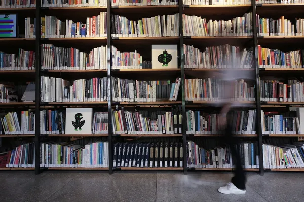黑青展間_不只是圖書館.jpg