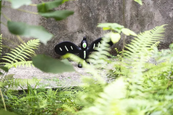 黑青實體雕塑出沒在松菸口角落02.jpg