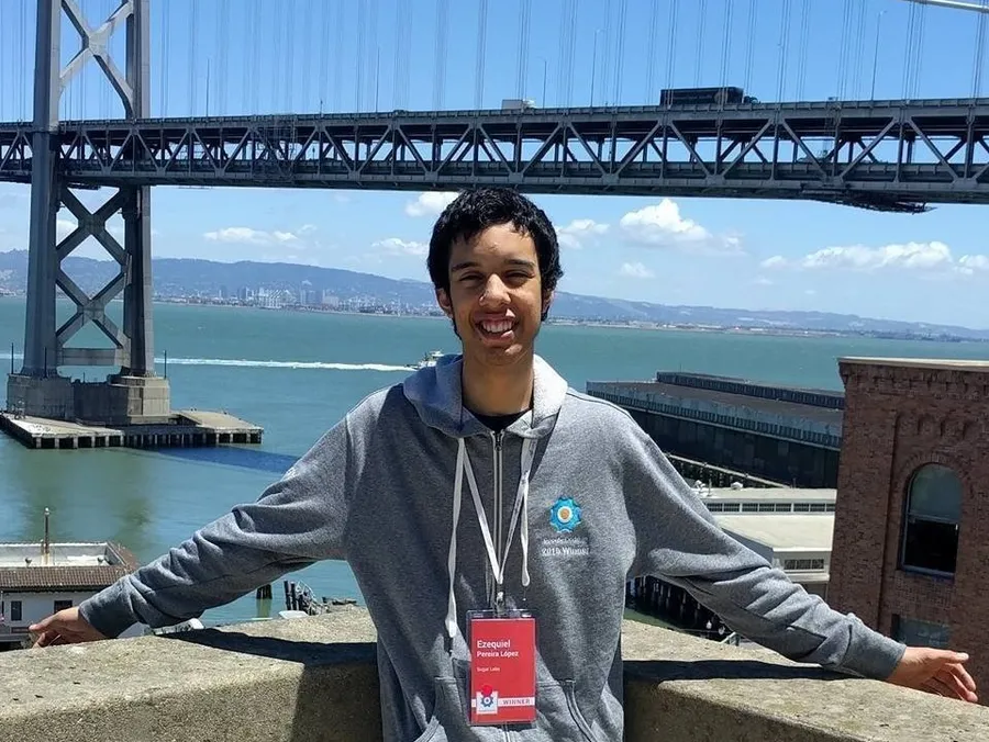 靠「抓漏」賺進人生第一桶金，17歲烏拉圭少年登上Google名人堂