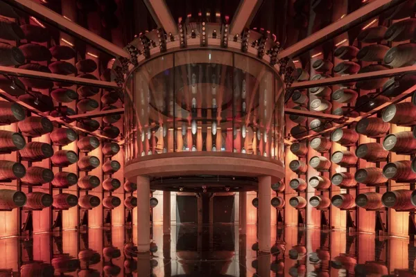 麥卡倫_Rogers Stirk Harbour_Partners.jpg