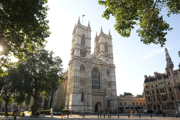 8 Westminster Abbey exterior.jpg