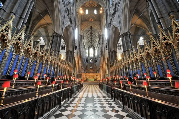 9 Westminster Abbey interior.jpg