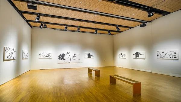 每個濃淡粗細都有意義！董陽孜最新作品展《金玉良言》揭幕，32 幅歷年金句一次展出