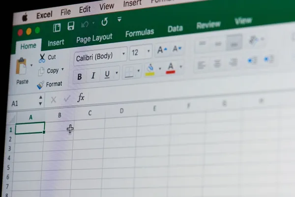 限編輯使用shutterstock_excel.jpg