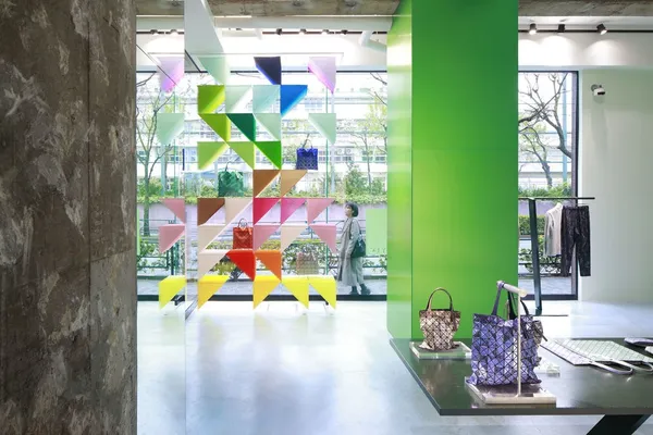 BAOBAO新系列櫥窗_1_rainbow_moire.jpg
