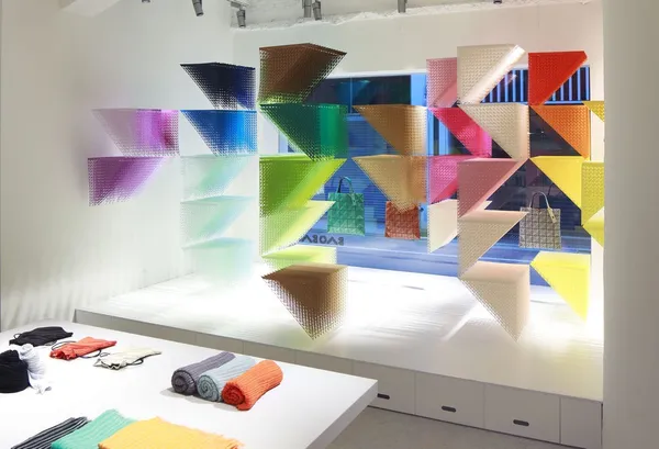 BAOBAO新系列櫥窗_6_rainbow_moire.jpg