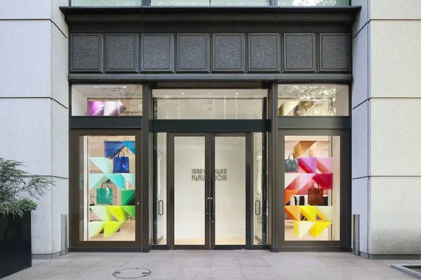 BAOBAO新系列櫥窗_7_rainbow_moire.jpg