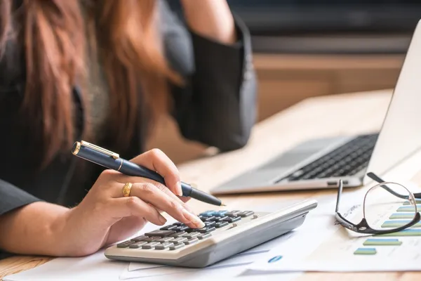 shutterstock_accountant_calculate_434519134.jpg