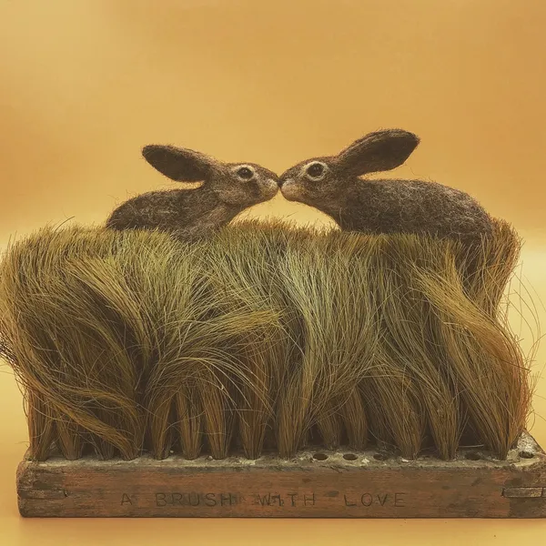 Simon Brown_羊毛氈_舊毛刷_野生動物.jpg