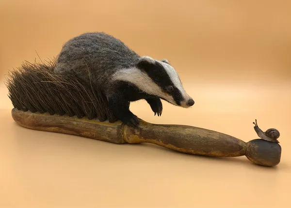Simon Brown_羊毛氈_舊毛刷_野生動物.jpg
