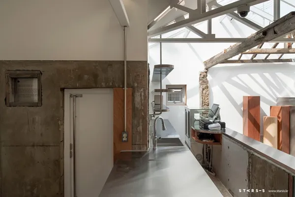 Starsis_韓國老屋改建酒吧咖啡館_08.jpg