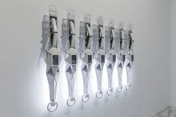 03_《序列式飛行器》，綜合媒材，135×178×8.5 cm，    2013，藝術家自藏（©臺北