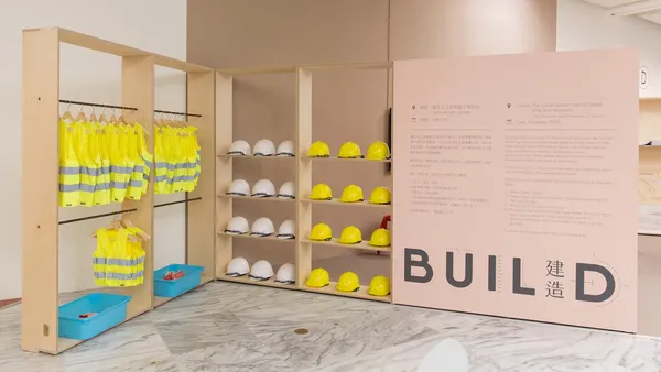 14_「建築的70_」回歸建築的原型，進入展間如同進入一個正在建造美術館的工地現場，每位觀眾都成為構