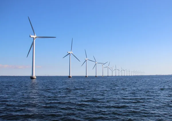 離岸風電_ Offshore wind power_shutterstock_224315113Re