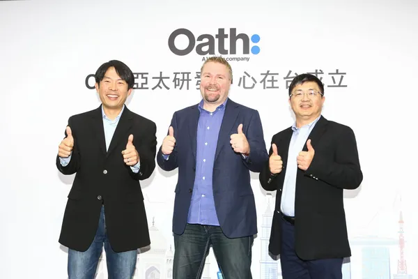 林振德(右)Oath亞太區產品及研發工程部副總_Atte Lahtiranta(中)_Oath全球技