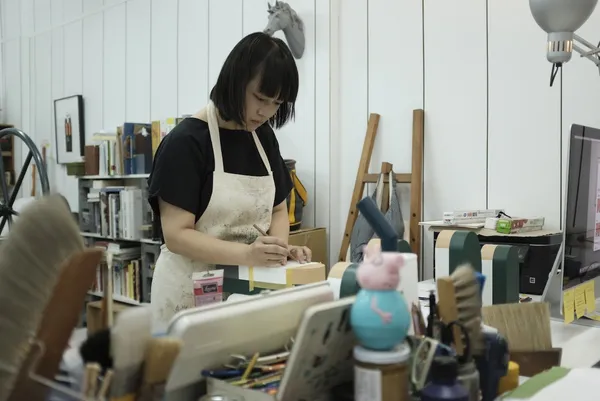 插畫家陳姝里以茶創作.JPG