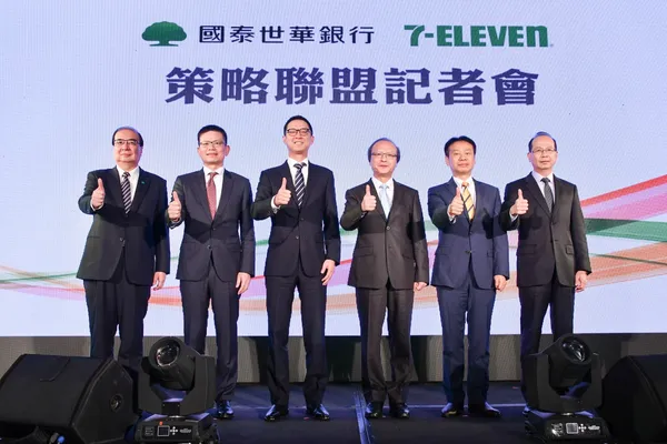 7-ELEVEN攜手國泰世華銀行、感應式卡機、電子簽及免簽、非現金交易將破260億元_4.jpg