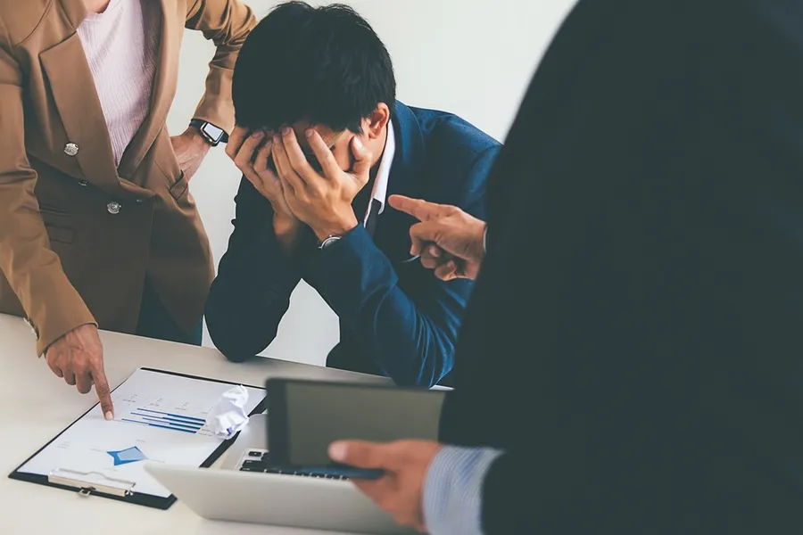 如何回應不講理的主管？一招萬用「暫時隔離法」，3步驟讓你找回談判節奏