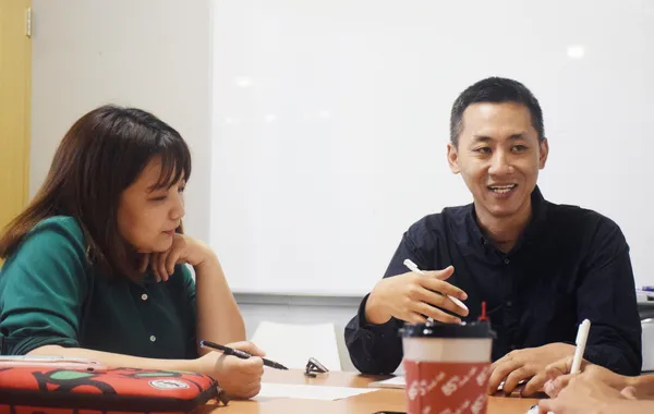 （左起）加個零＋０創辦人張嘉玲、泛科知識共同創辦人鄭國威.PNG