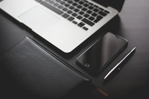 圖庫_black-styled-office-devices-picjumbo-com.jpg