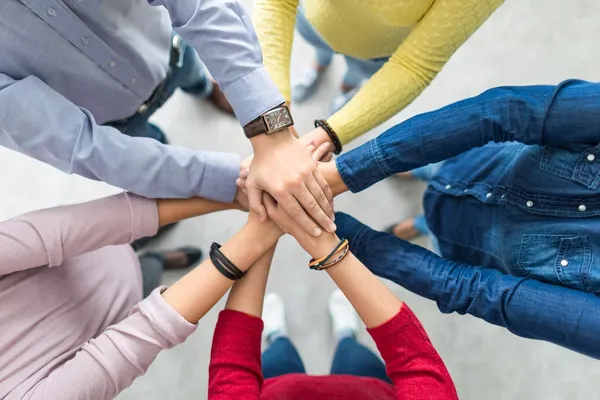 shutterstock_739359814_teamwork.jpg