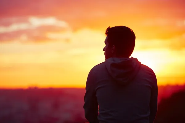 shutterstock_321921791_man_alone_sau.jpg