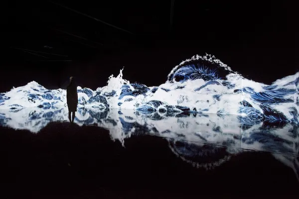 teamLab-Amos Rex_Black Waves_Main.jpg
