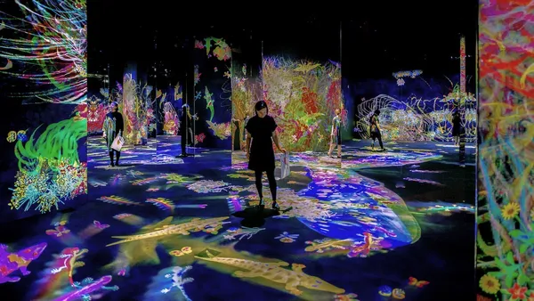 teamLab-Amos Rex_Graffiti Nature Lost, Immersed an