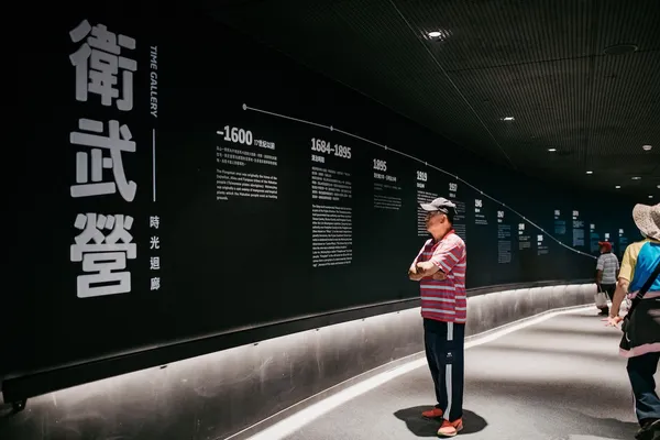 民眾於衛武營國家藝術文化中心參觀。＿衛武營國家藝術文化中心提供.jpg