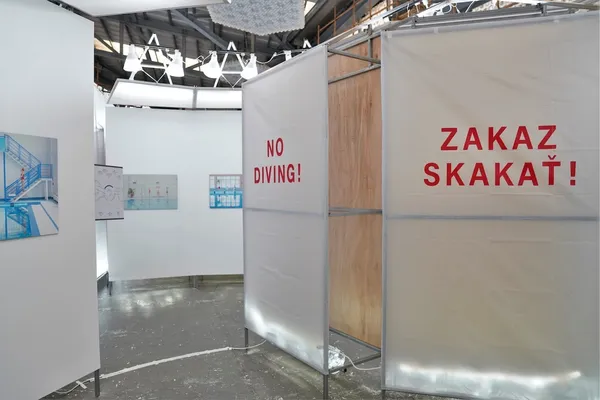 Maria Svarbova_亞洲首展_一樓swimming pool系列展區(3).jpg