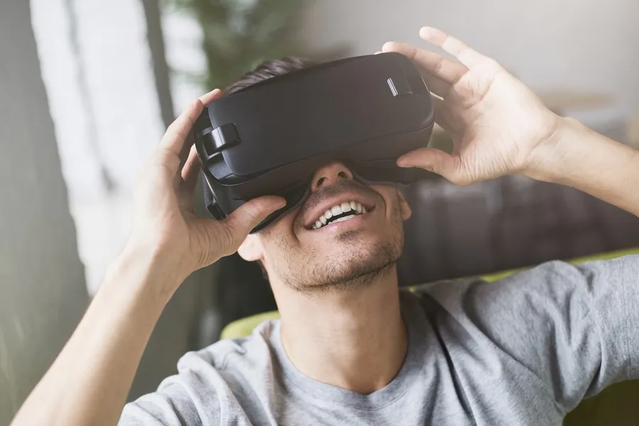 實踐VR社交平台大夢，Facebook宣布改組Oculus部門
