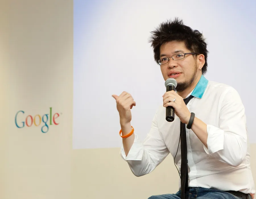 YouTube 創辦人陳士駿：想被收購，就別在創業第一天想著要把公司賣掉！