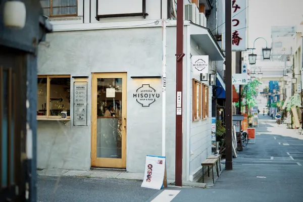 東京淺草巷弄內，一間善待地球與發揚和食文化的味噌湯專賣店「MISOJYU」
